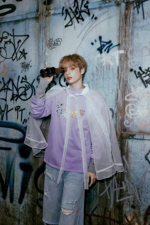 Hyuka with binoculars!!